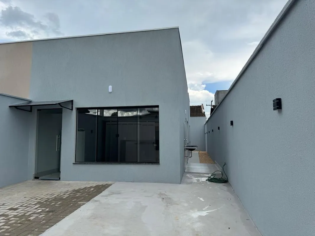 Casa à venda 606 NorteValor: R$ 400.000,00Área do terreno: 120 m²Área construída...
