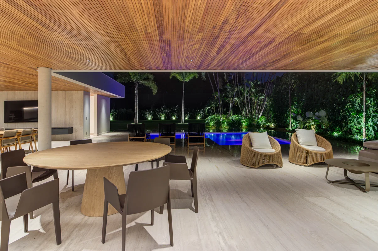 Área gourmet com cobertura de madeira