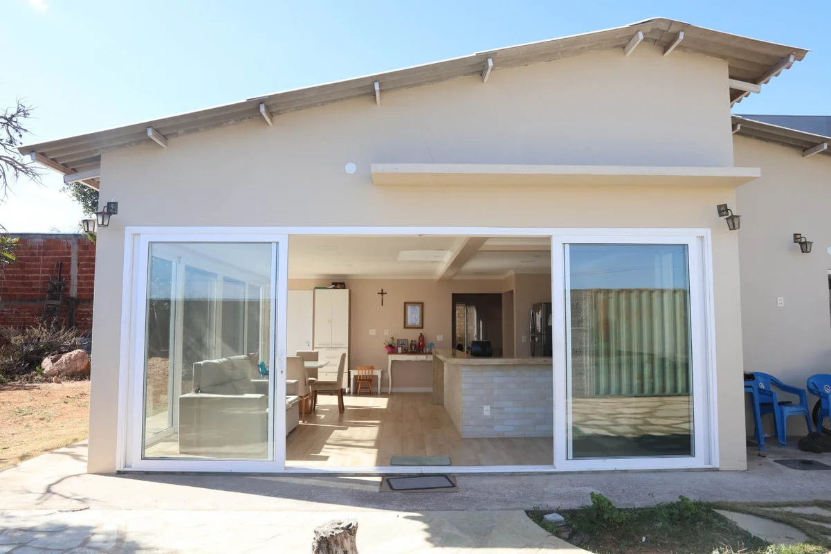 ?? Vende se casa nova, Condomínio La Font, Paranoá?Casa construída há 3 anos, to...