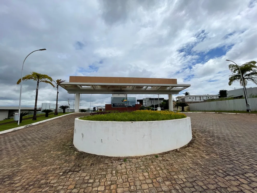 Terreno de 557,68 m² , escriturado, localizado no Condomínio Quatro Estações no ...