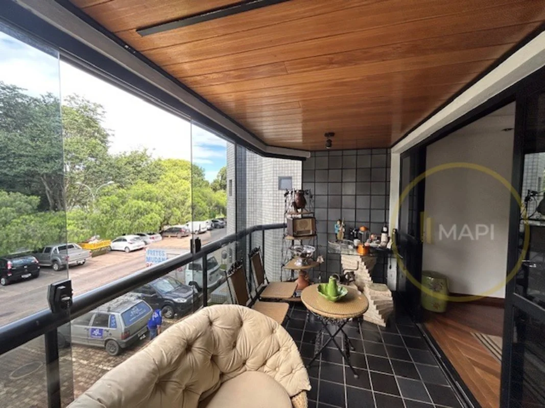 MAPE IMOBILIÁRAI VENDE unidade assim composta e descrita:Descubra um apartamento...