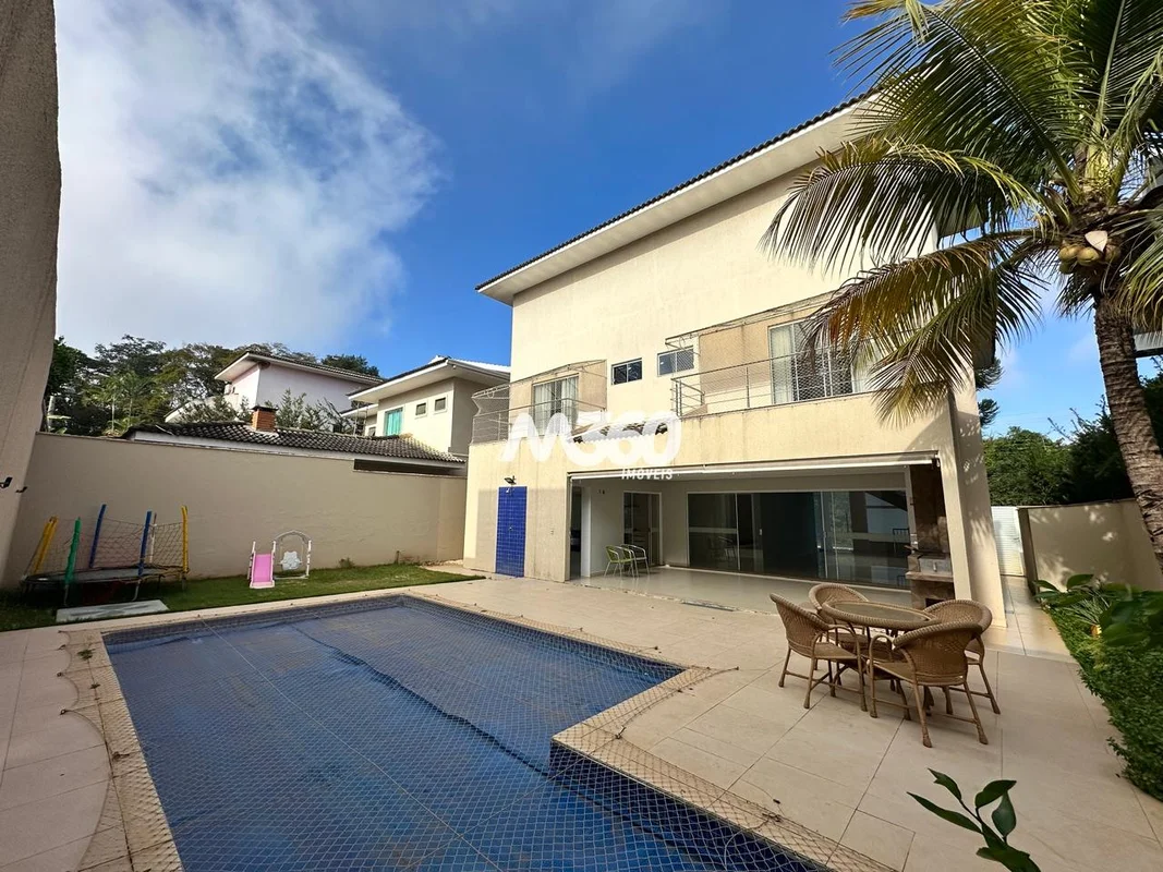 Casa de 03 Suítes com piscina aquecida e área gourmet com churrasqueira no Condo...