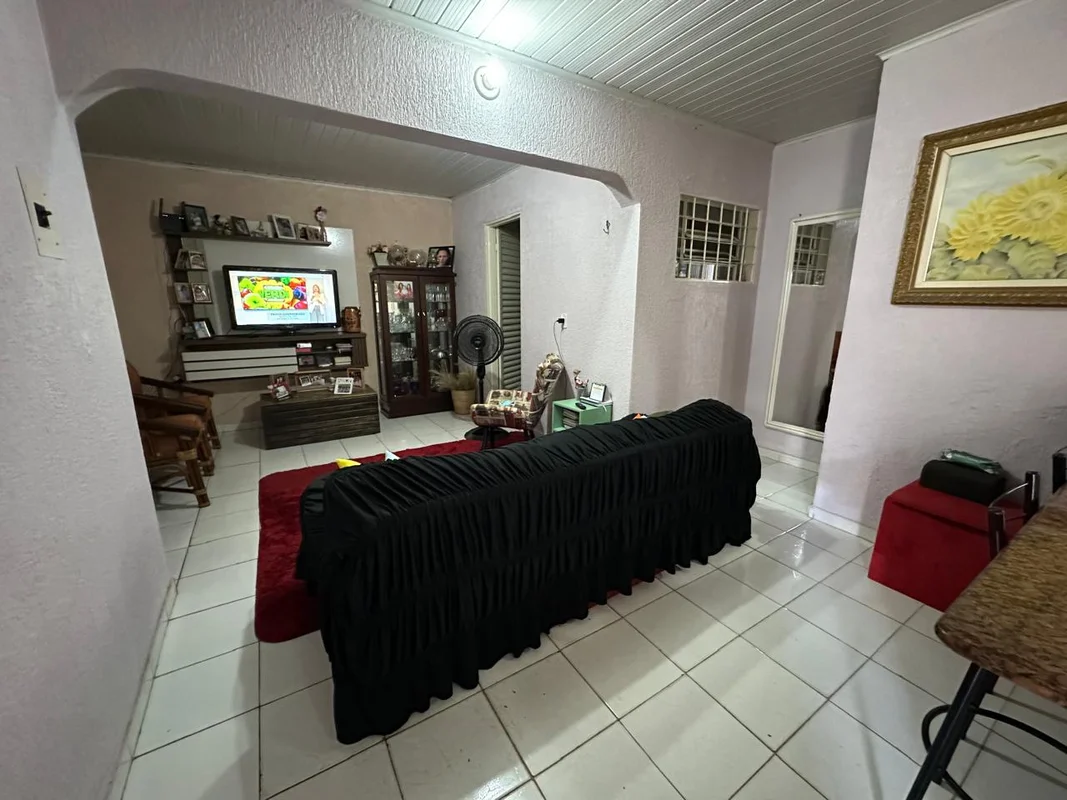 Se você busca uma casa espaçosa e bem localizada em Taguatinga Norte, esta oport...