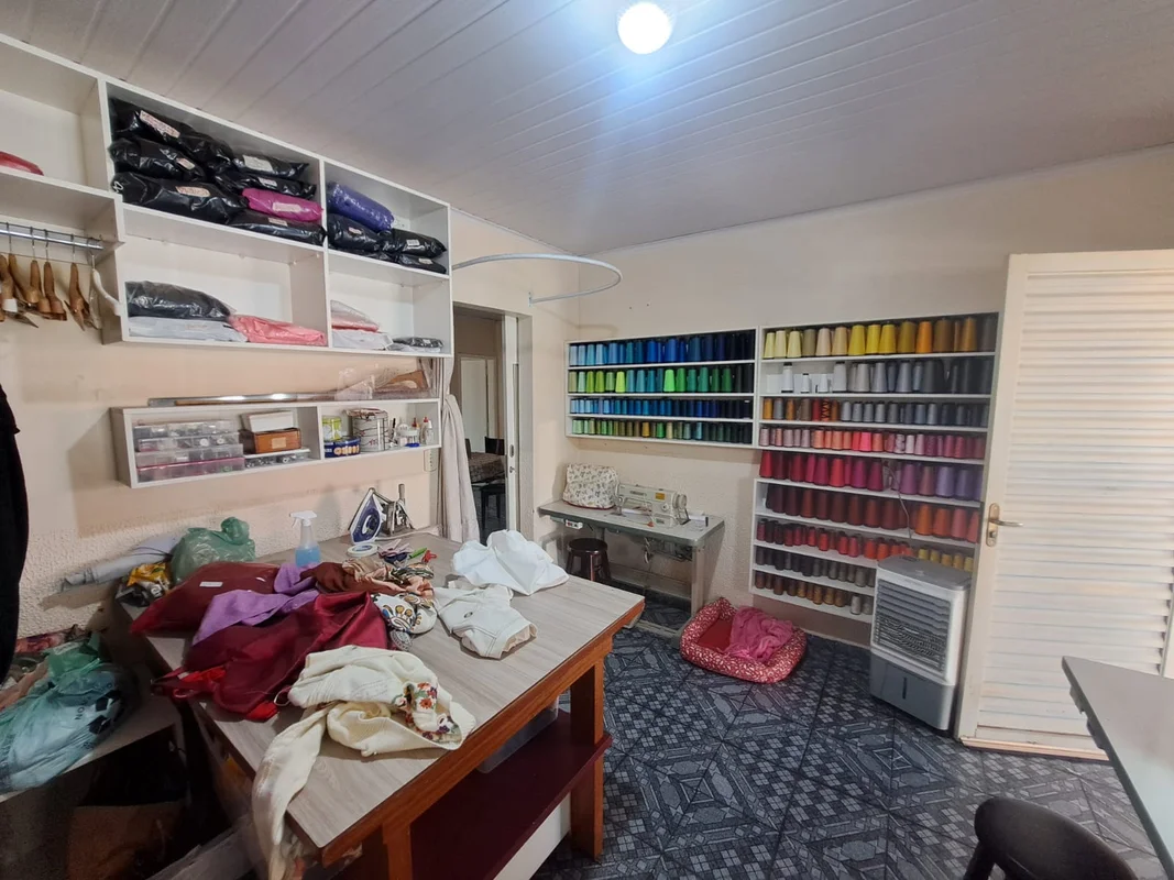 Excelente oportunidade para quem procura uma casa espaçosa, bem localizada e com...