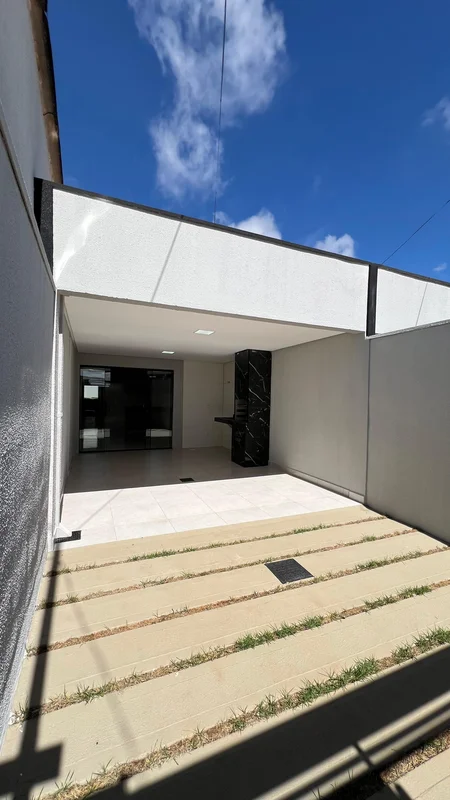 Descubra uma oportunidade única em Santos Dumont, Anápolis: uma charmosa casa de...