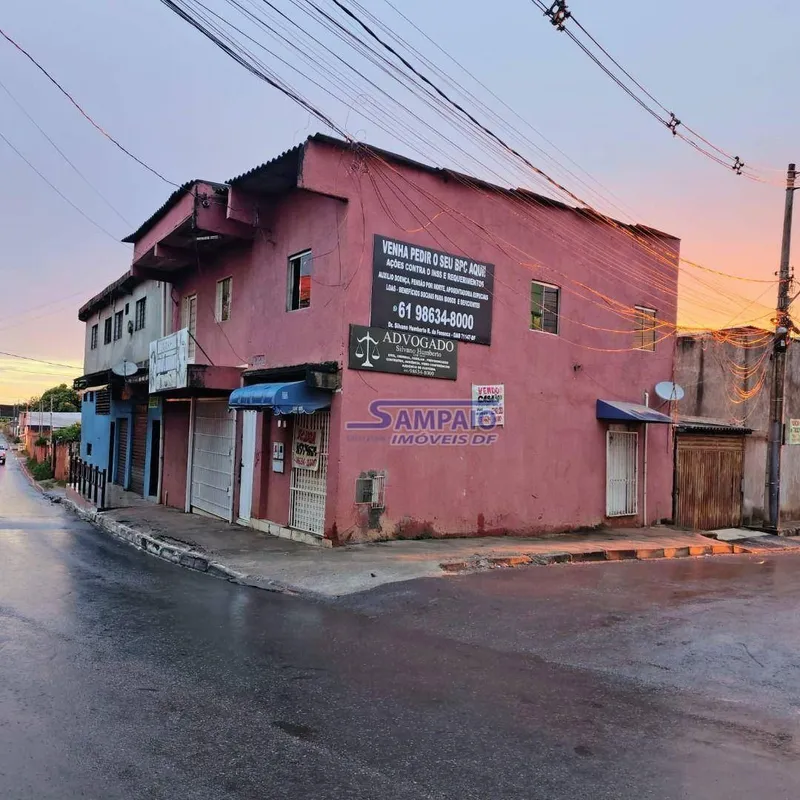 Sobrado com Apartamento, Kit e Lojas no Sol Nascente!Excelente oportunidade para...