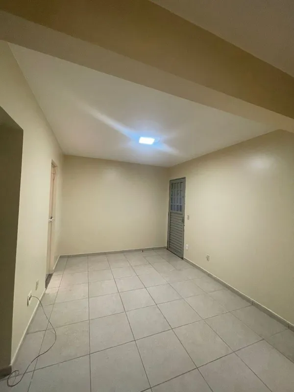 APARTAMENTO COM 02 QUARTOS ,SALA COZINHA, BANHEIRO, ÁREA DE SERVIÇO. COM ÓTIMA L...