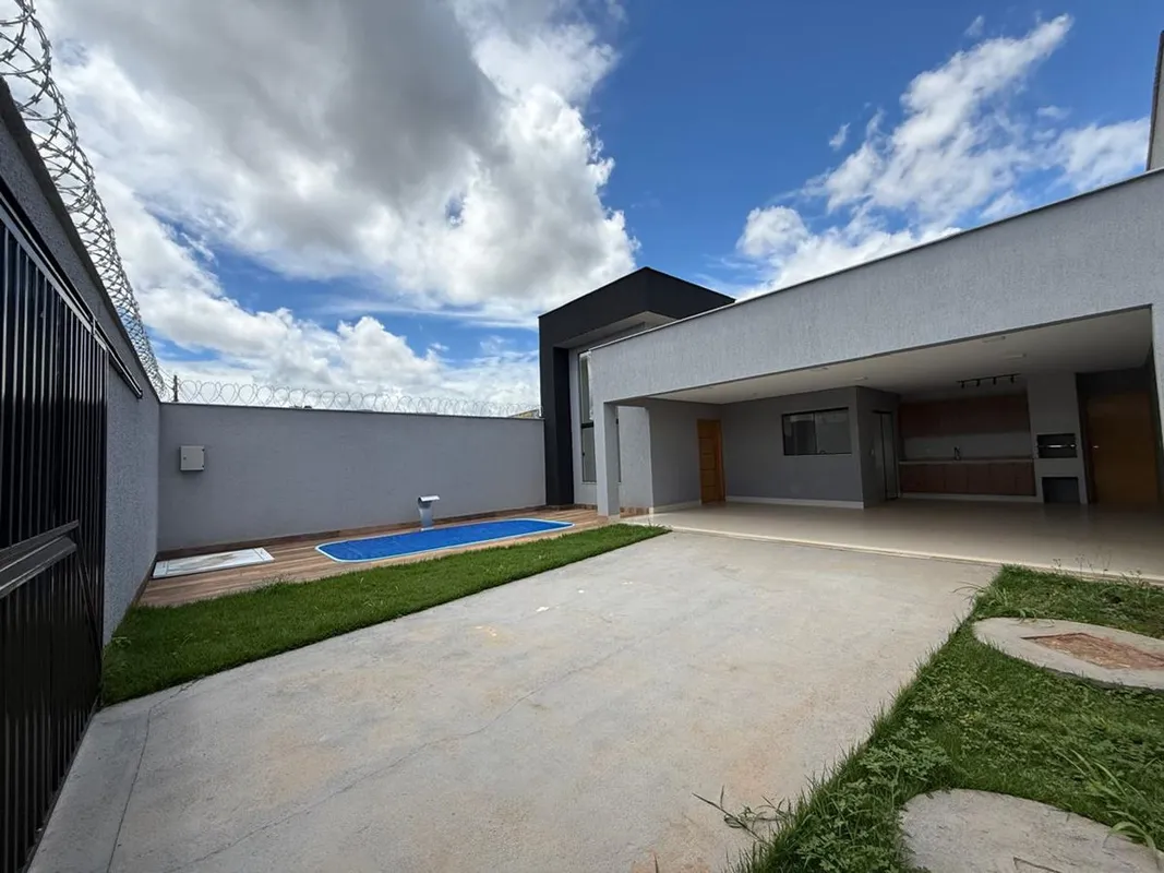 CASA IMPECÁVEL NO RESIDENCIAL LIMOEIROCASA TÉRREA COM 3 QUARTOS, SENDO 1 SUÍTE. ...