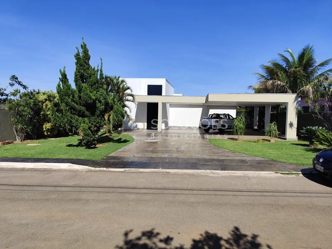 3 Suítes | 4 Vagas | Piscina | Área Gourmet | Terreno: 800m² | Construção: 480m²...