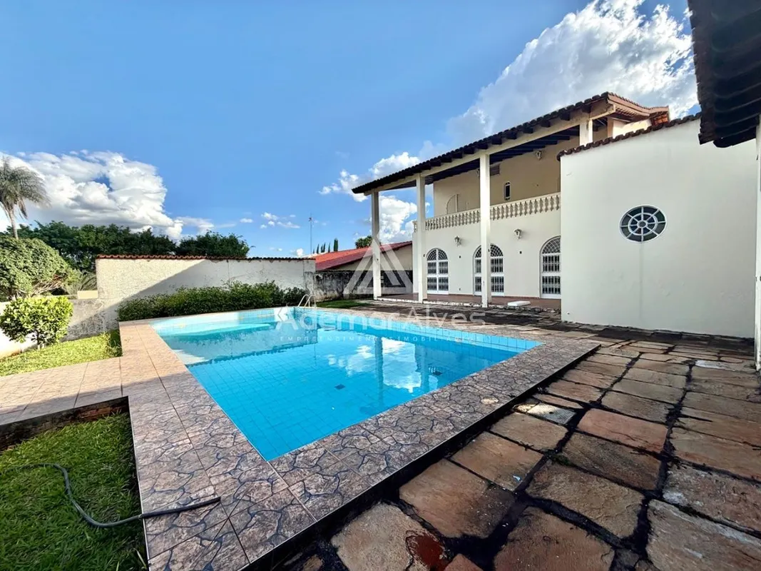Linda casa à venda com espaço de sobra para toda a família! Com 05 quartos, send...