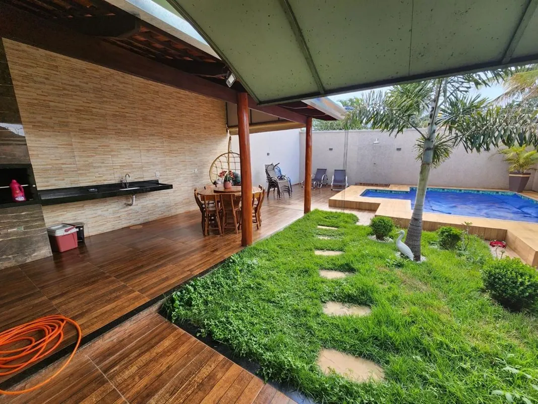 Excelente casa com área gourmet completa com ampla piscina com cascata, churrasq...