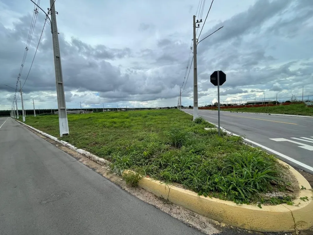 01 Lote localizado na Chacara Fontana, Quadra 17 A, com área com 587,46 m². 01/0...