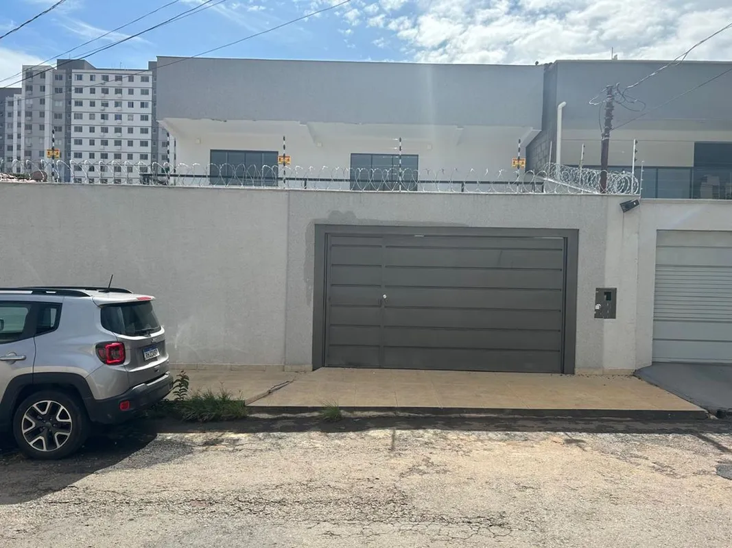 Sobrado de Rua à Venda – Celina Park | Próximo ao Shopping Plaza D'OroApresentam...