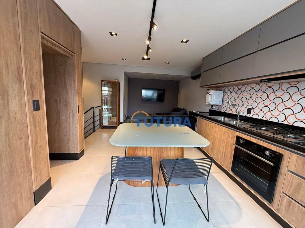 A FUTURA NEGÓCIOS IMOBILIÁRIOS disponibiliza para VENDA: Excelente Duplex reside...