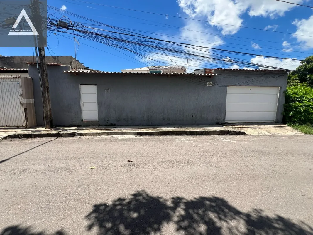 São duas casas no Riacho Fundo 1, DF-Sucupira1- casa com 2 dormitórios, sendo 1 ...