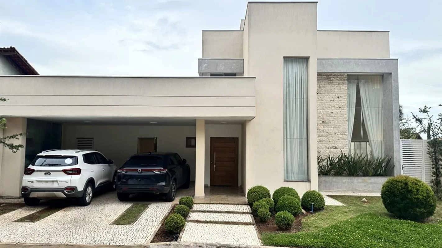 Casa à Venda Condomínio Ecológico Village 3 - Jardim BotânicoProprietária estuda...