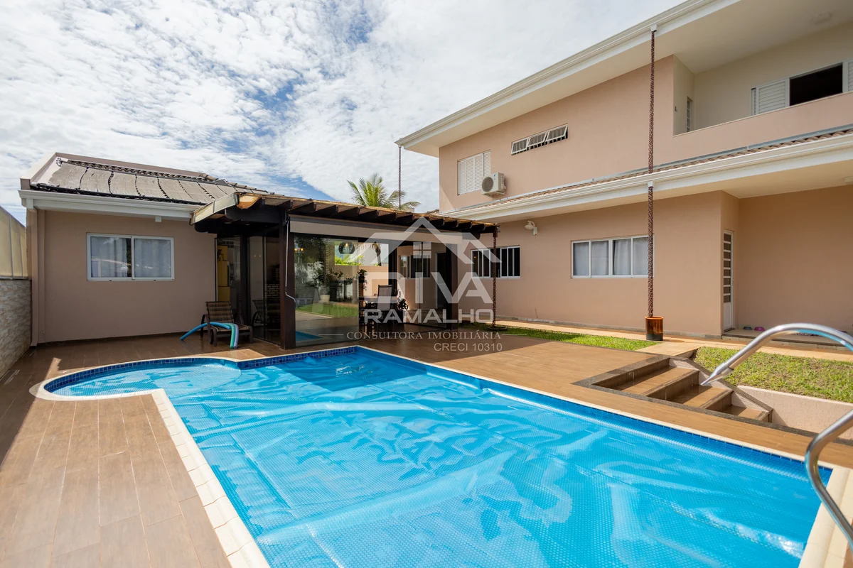 Excelente casa com 02 pavimentos, Área edificada de 533m², Terreno com área de 1...