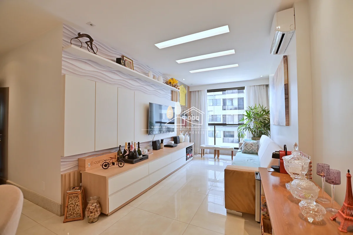 SQNW 102 – apartamento com 122m² bem distribuídos Com 03 suítes (uma com closet)...