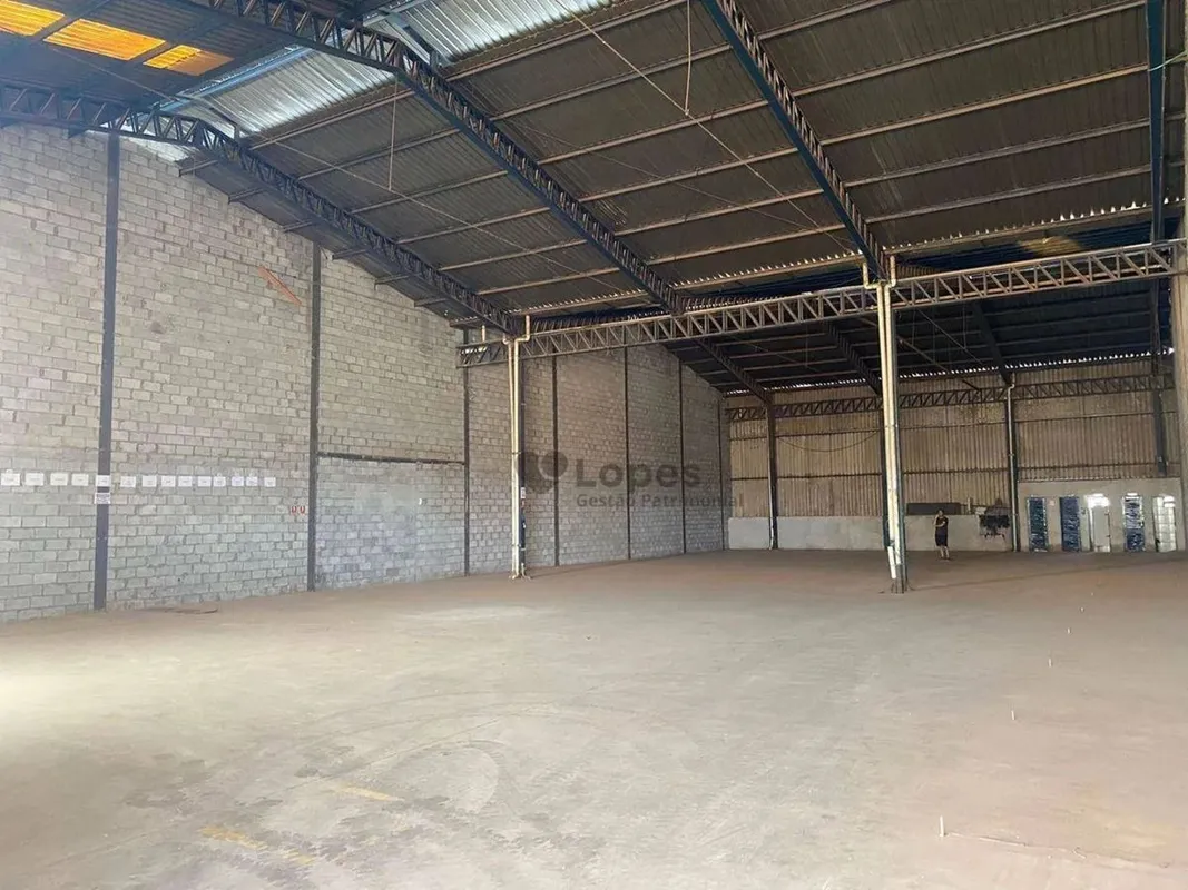 Localizado no Polo Empresarial Goiás ,04 galpões de 750 m cada, totalizando 3000...