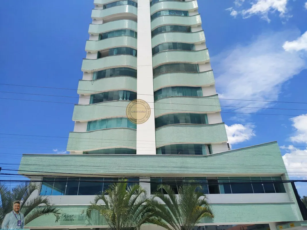 Este apartamento é verdadeiramente diferenciado! Com 98m² de área interna e uma ...