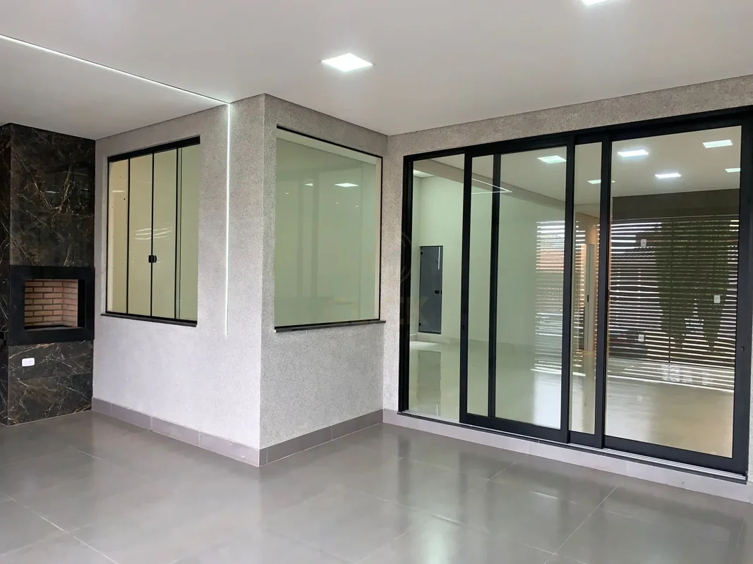 CASA SETOR O - QNO 03Excelente CASA situada QNO 033 Quartos Sendo 1 suíte com cl...