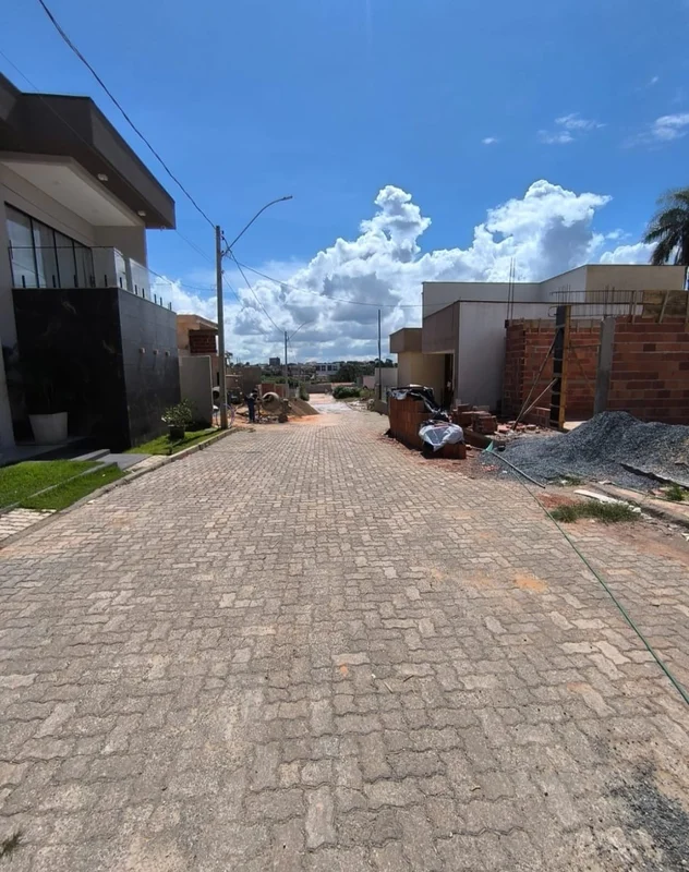 VENDO LOTE TAMANHO 300m2 EM CONDOMINIO COM PADRÃO ELEVADO, MODERNO , COM PROCESS...