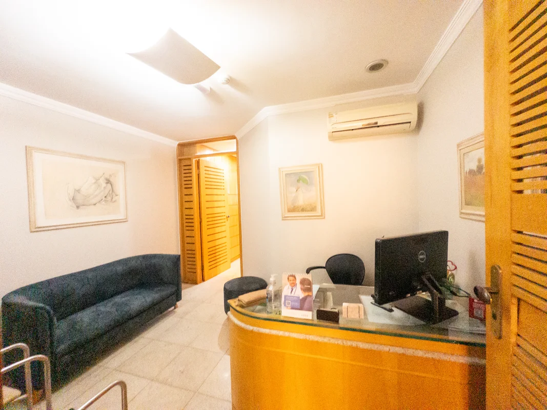 Vendo consultório médico no Centro Clínico Sul, Torre II. Sala no 4º andar, nasc...