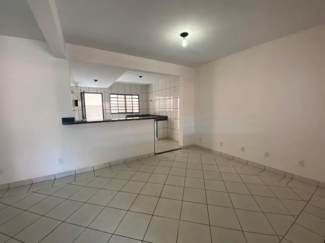 Casa Residencial 2 Quartos para locação, 95,00 m², Residencial Olinda.Imóvel pro...
