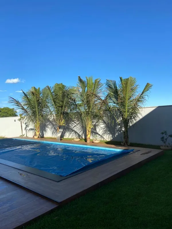 CASA TÉRREA EM UM TERRENO DE 1.200 METROS QUADRADOS DENTRO DE UM CONDOMÍNIO FECH...