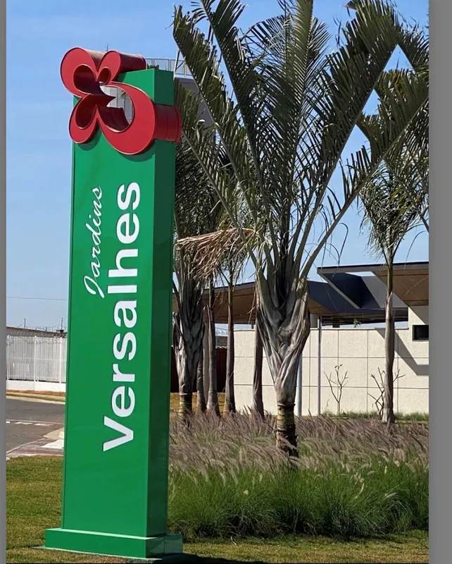 Lote em condomínio no jardins Versalhes Lote de 211,20 m Lote de 212,60 m Lote d...