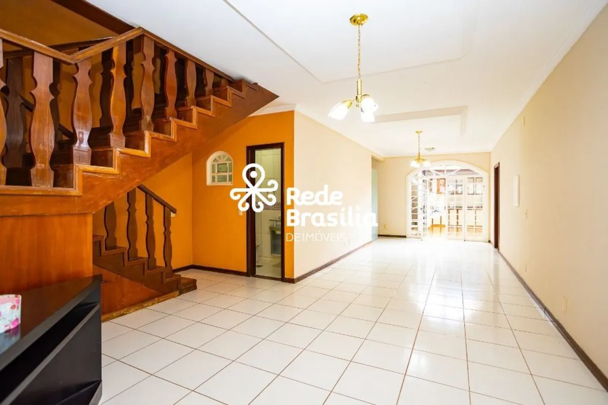 TH28718 - Qna 40 Taguatinga, Casa 06 quartos, 570m². Agende sua visita! Imóvel c...