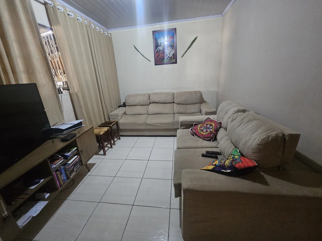 QSC 13, Taguatinga Sul, DF. Lote com metragem 350m2, com três residências, ofere...