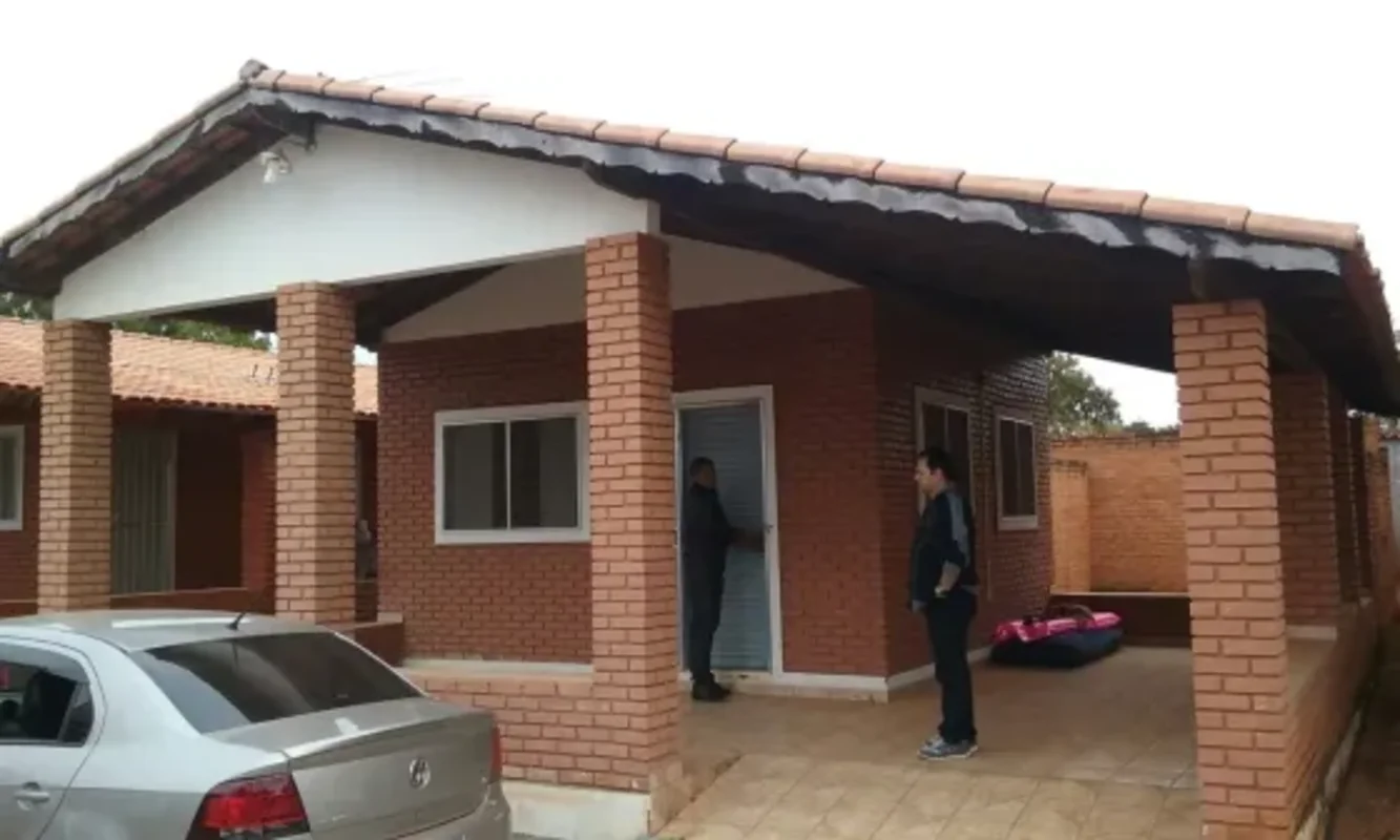 Conheça esta charmosa casa situada na Rua 88, no bairro Mansões Águas Quentes, e...