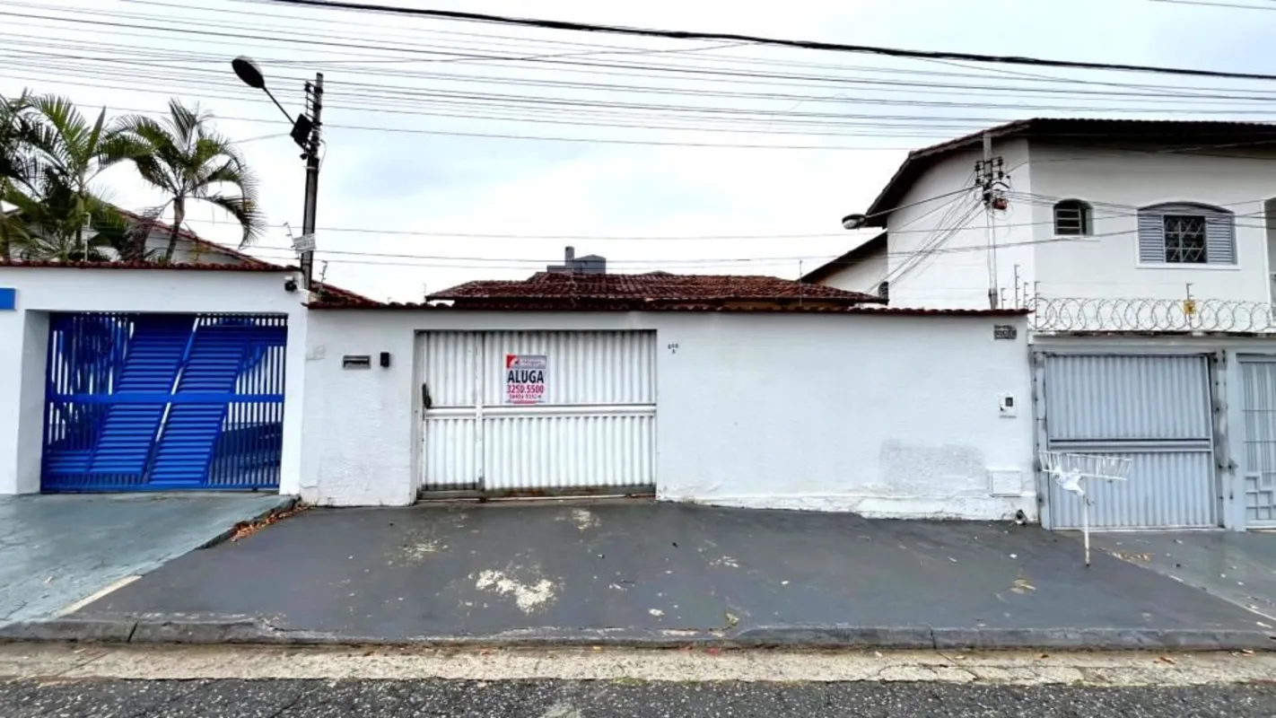 Casa comercial ou residencial com 03 quartos sendo 01 suíte, quarto com suíte co...