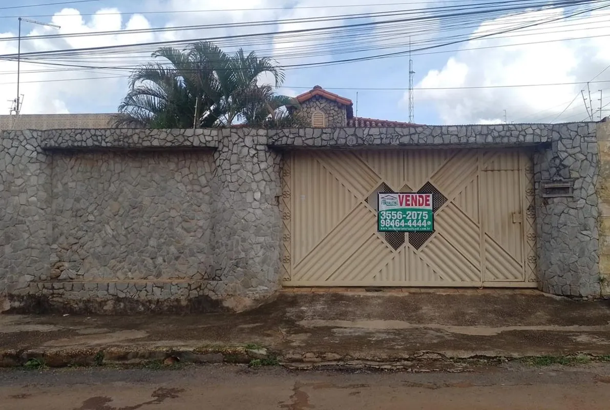 Casa na quadra 36 do Setor Leste - ACEITA FINANCIAMENTO!!!LINDA CASA;Construído ...