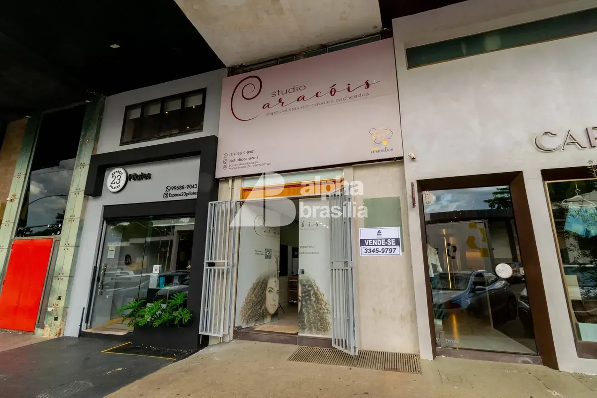 Localizada na SQS 411 Asa Sul, Brasília/DF, esta loja de 105m² está inserida em ...