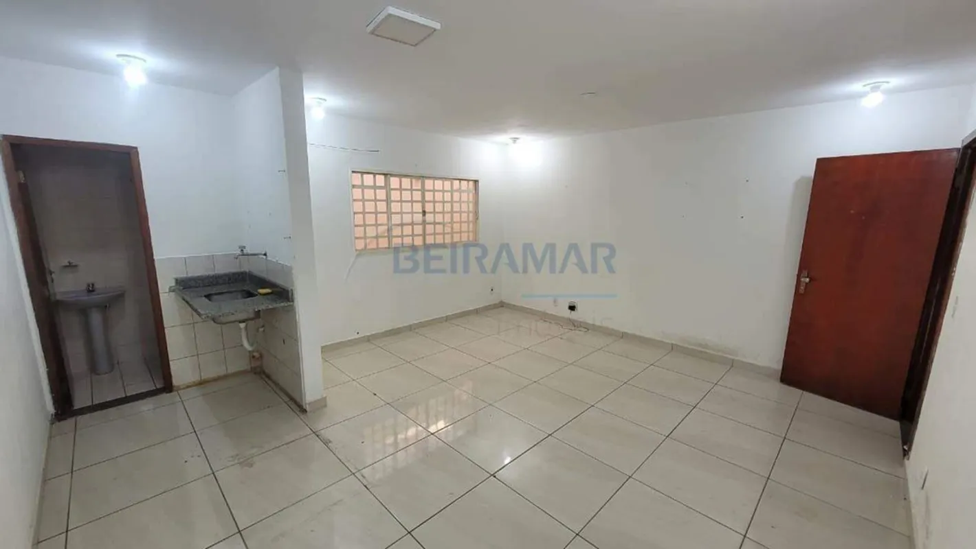 Sala Comercial de 30 m² para Aluguel - Taguatinga NorteEsta sala comercial de 30...