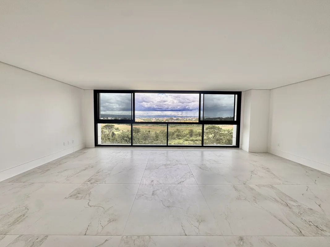 São 291m² bem distribuídos em ambientes amplos e elegantes, com 4 suítes.Os espa...