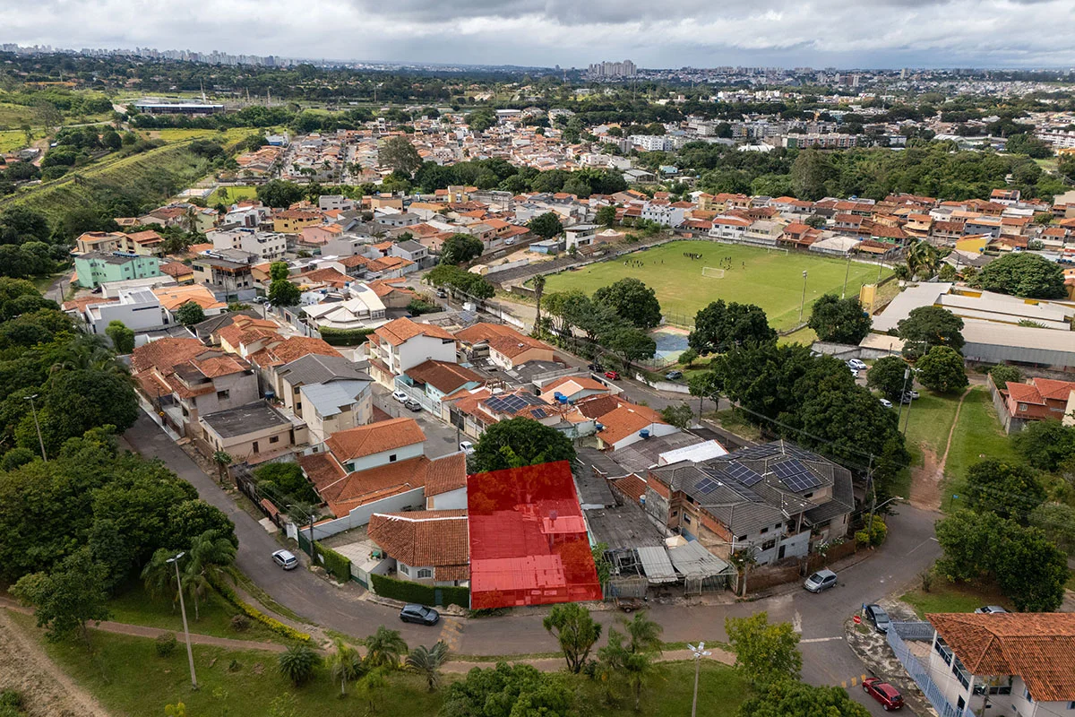 Lote 411m² Escriturado, Vista arborizada livre permanente na Metropolitana – Núc...