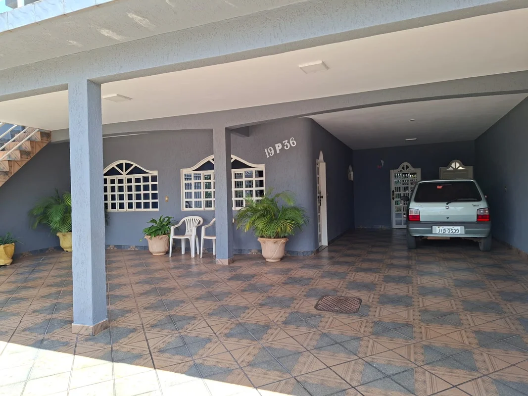 A Pacheco Imobiliária (CRECI J 6610) disponibiliza para venda um sobrado com as ...