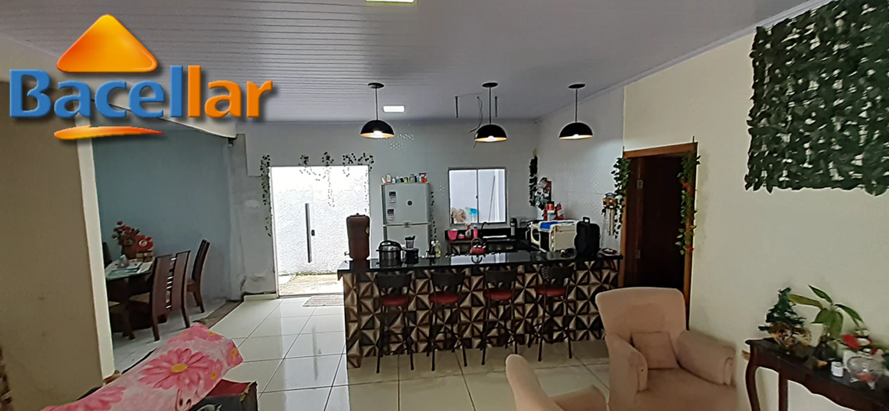 Casa em local seguro e tranquilo, próximo a comércio local, linha de ônibus a 30...