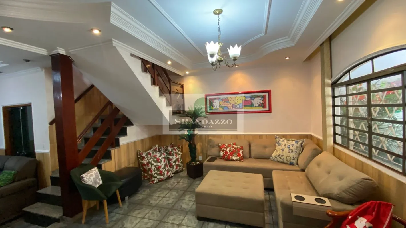 * - VENDO CASA/SOBRADO, COM 03 QTOS, NA QN 05, RIACHO FUNDO I;* - Situada na QN ...