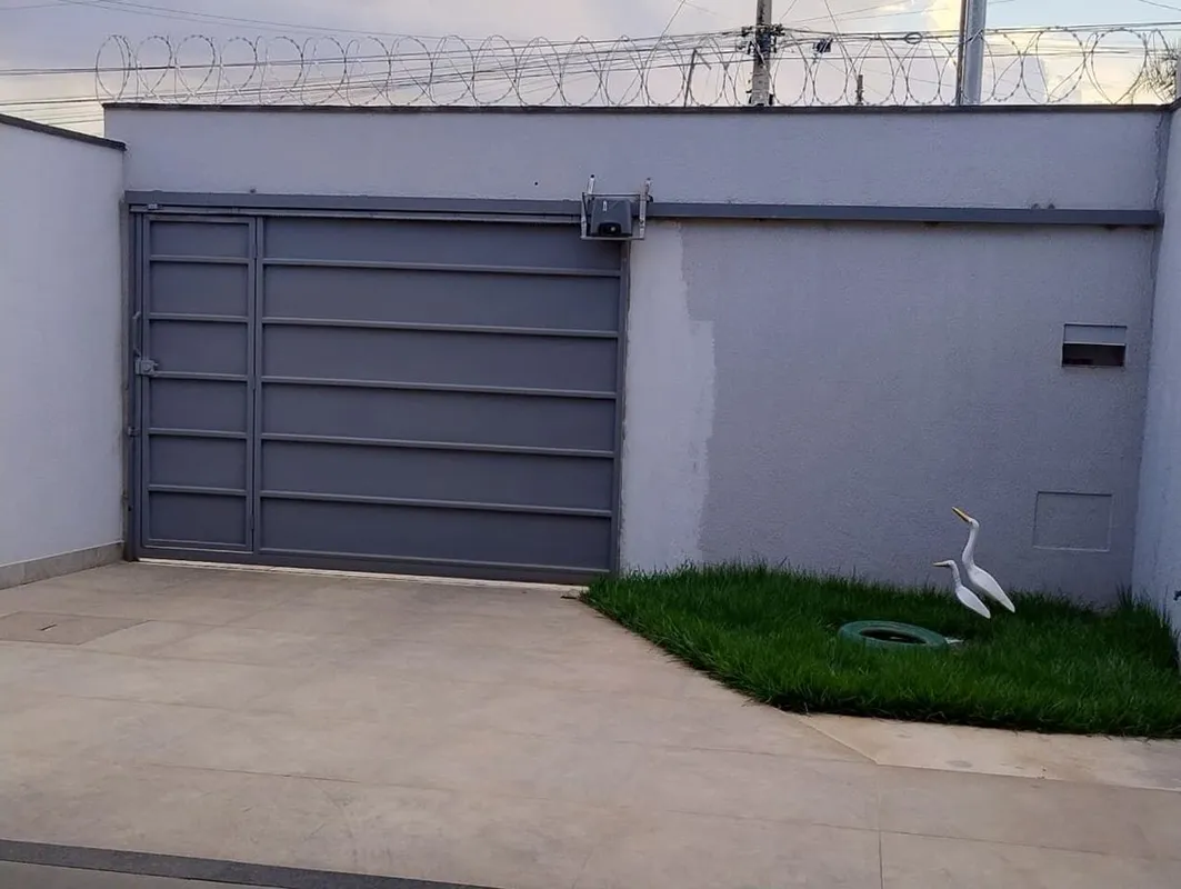 Casa à venda no bairro Vila São Joaquim, em Aparecida de Goiânia/GO. Com 3 quart...