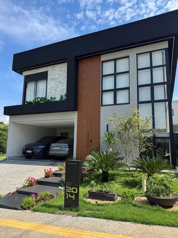 ??Casa Sobrado??Condomínio FechadoJardins Bolonha Terreno: 300 metrosÁrea Constr...