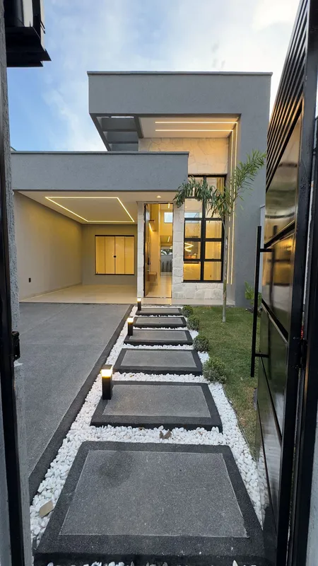  Área construída: 130 m² Área total do terreno: 190 m² ?? Composição: 3 quartos,...