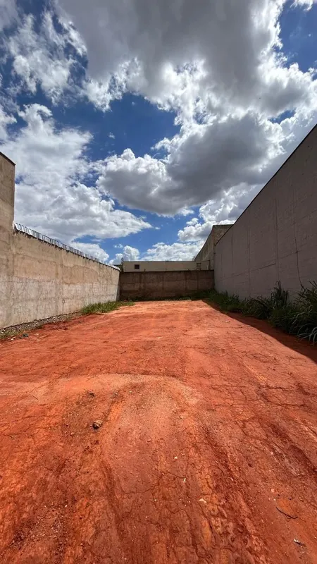 Área total- 400,13 M212 metros de frente12.04 metros de fundo33.82 M2 lado Direi...
