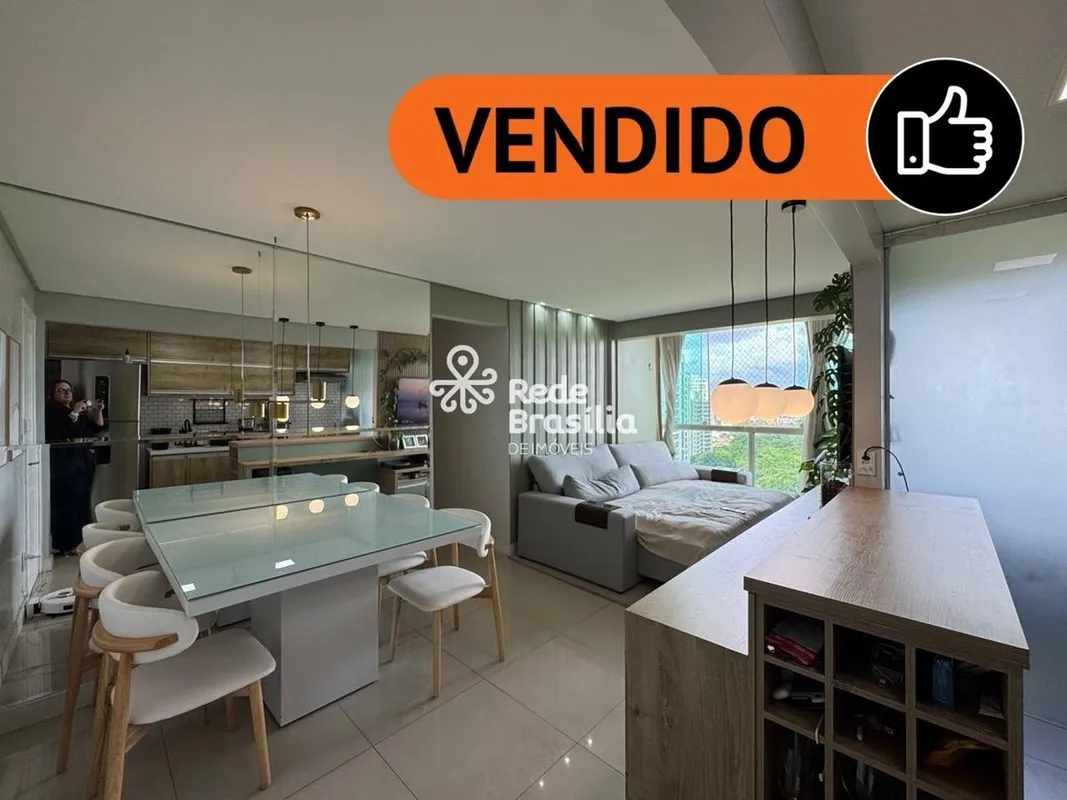  Apartamento reformado com vista livre e excelente localização sendo:- 2 Quartos...