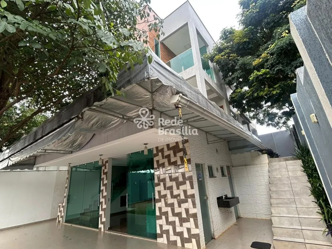 Descubra esta incrível casa em condomínio fechado, localizada no condominio Resi...