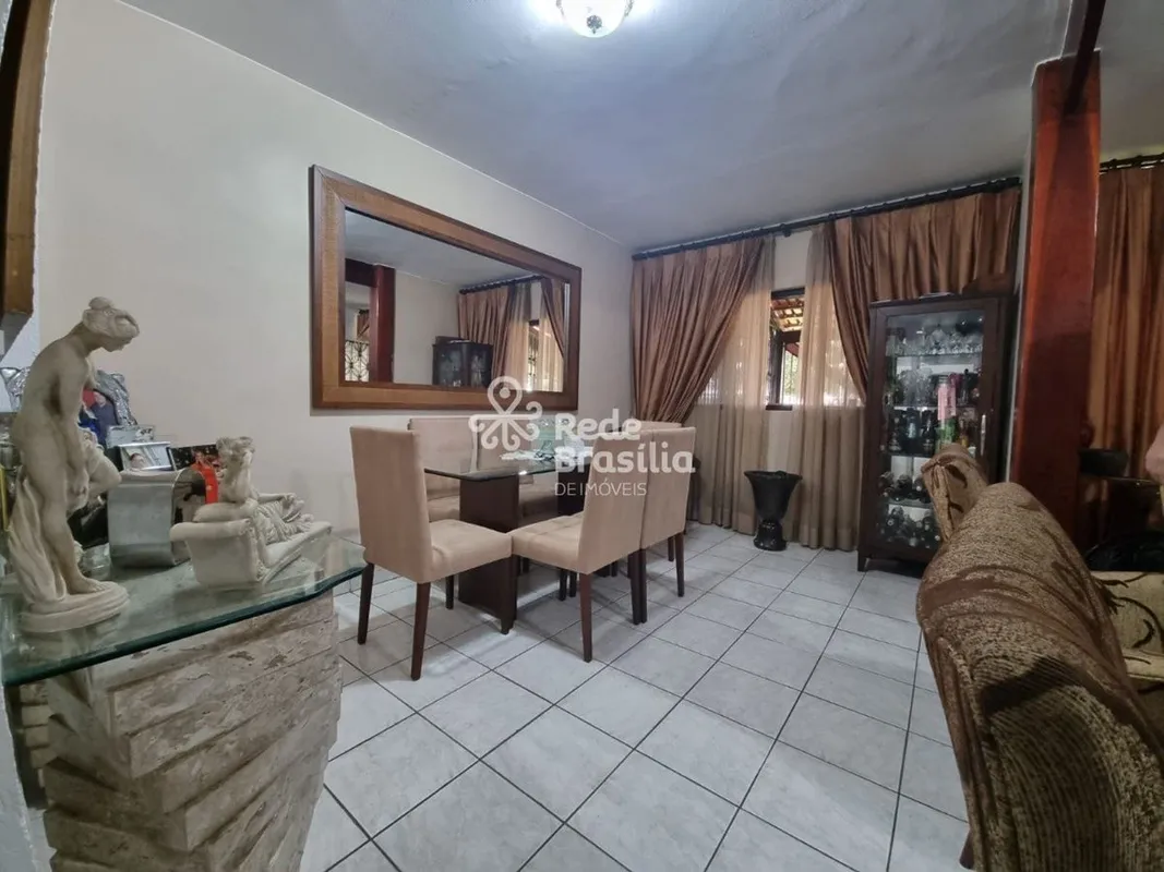 Oportunidade Imperdível na Asa Sul!Deslumbrante casa de 3 quartos, 1 suíte, em d...