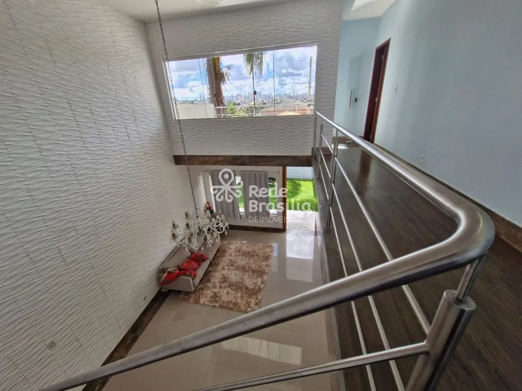 Casa disponível no Condomínio Vale do Park Way, residencial privativo situado no...